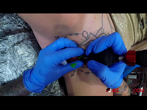 ❤️ Äärimmäisen tatuoitu hottie Sully Savage sai tatuoinnin klitorikseen ❤❌ Kova porno at fi.pornsexphoto.ru ️❤